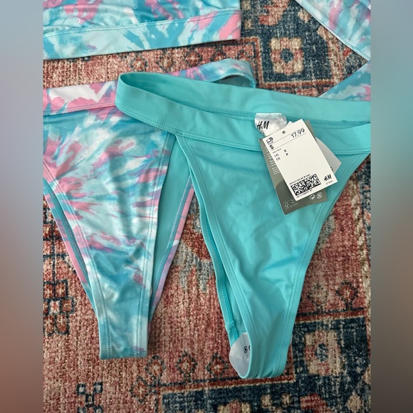 H&M β’ small two piece swimsuit, with two bottoms - Picture 3 of 4
